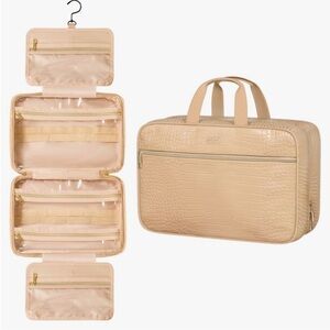 Dot&Dot Travel Beauty Toiletry Bag Hanging NWT